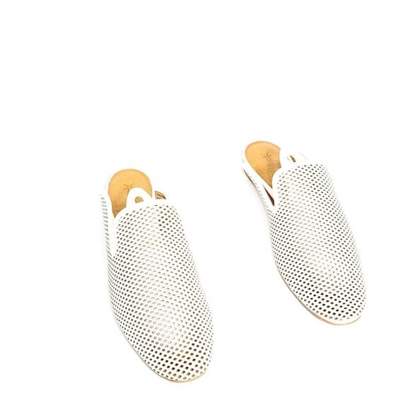 Frye   - Picture 7 of 9